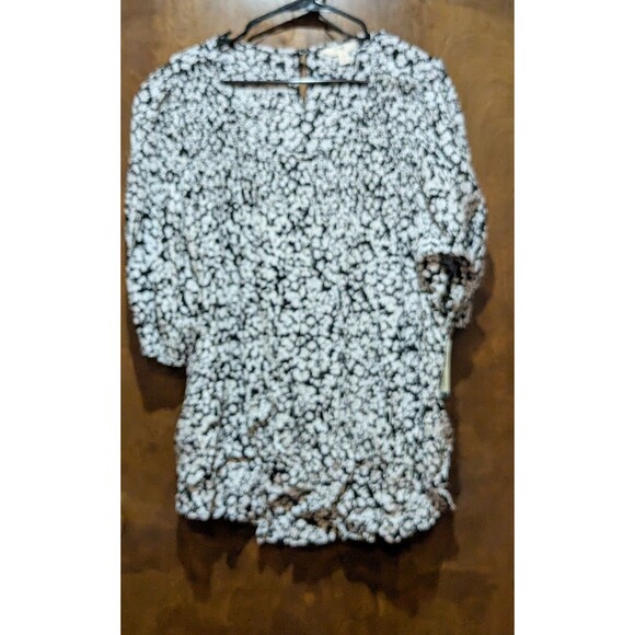 Terra & Sky Top Women’s 3X. 24-26 Plus Black White Floral Short Sleeves,Smocking - Picture 2 of 7